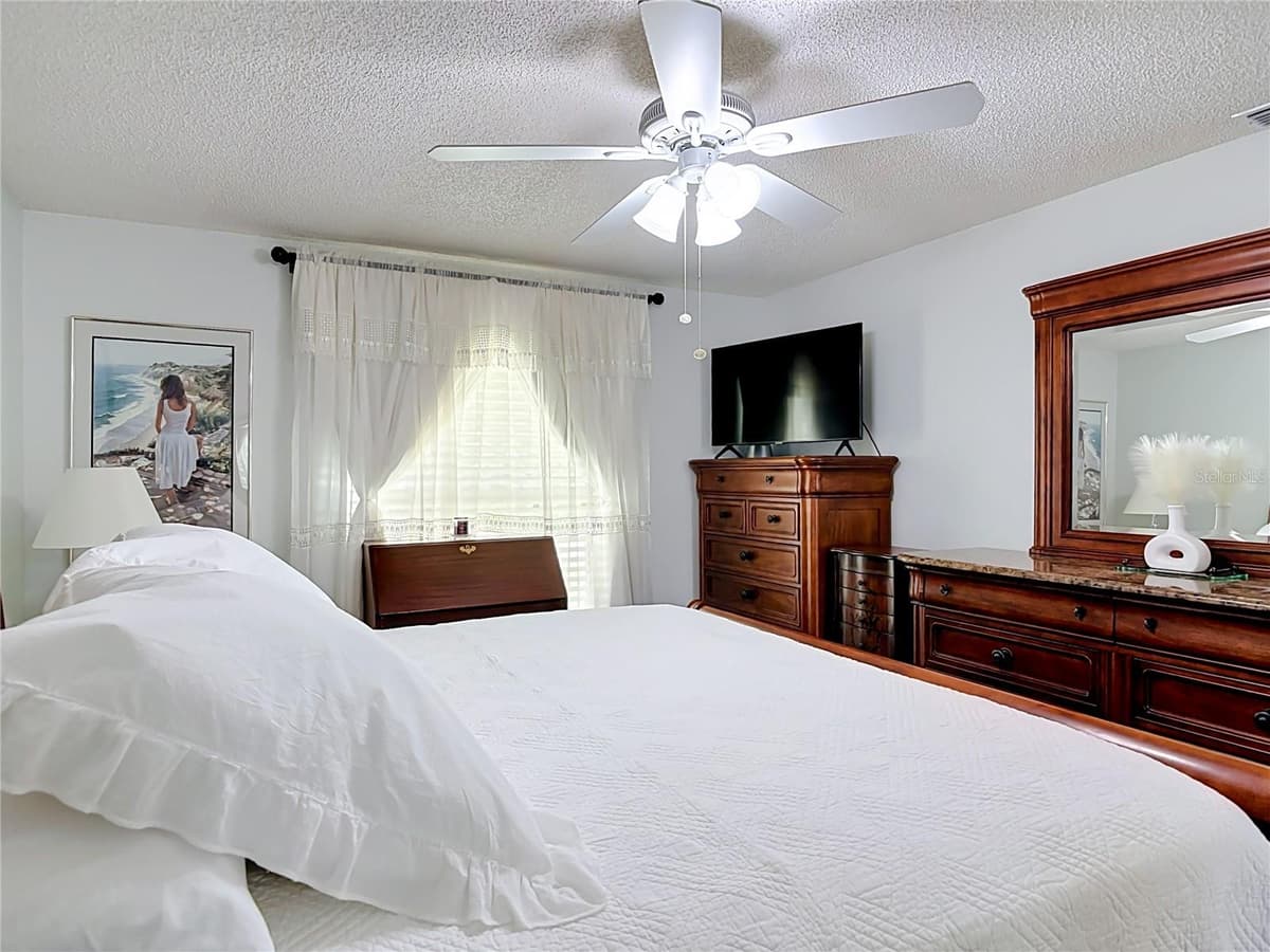 1535 LAVILLA STREET — photo 16 of 44