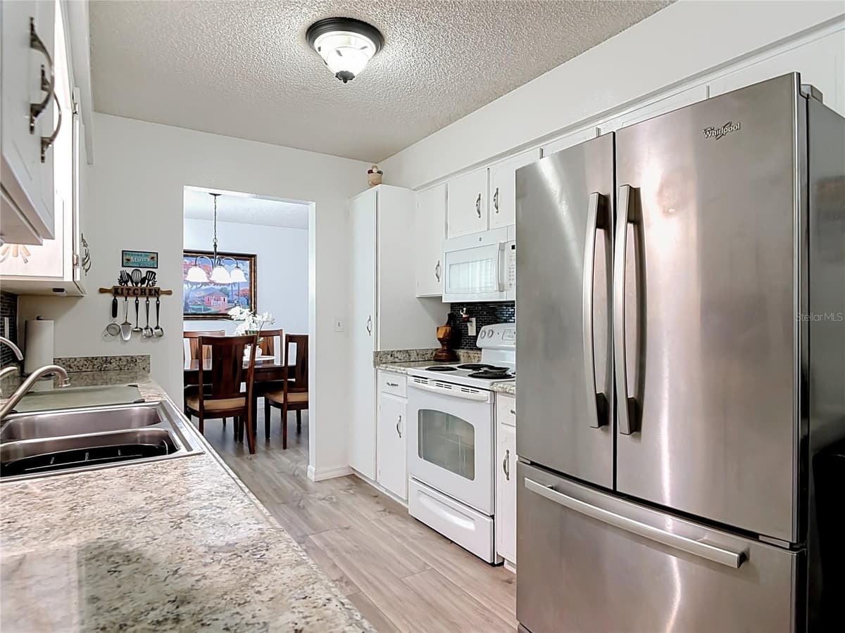1535 LAVILLA STREET — photo 12 of 44