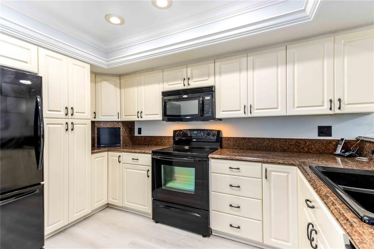320 ISLAND WAY — photo 12 of 45