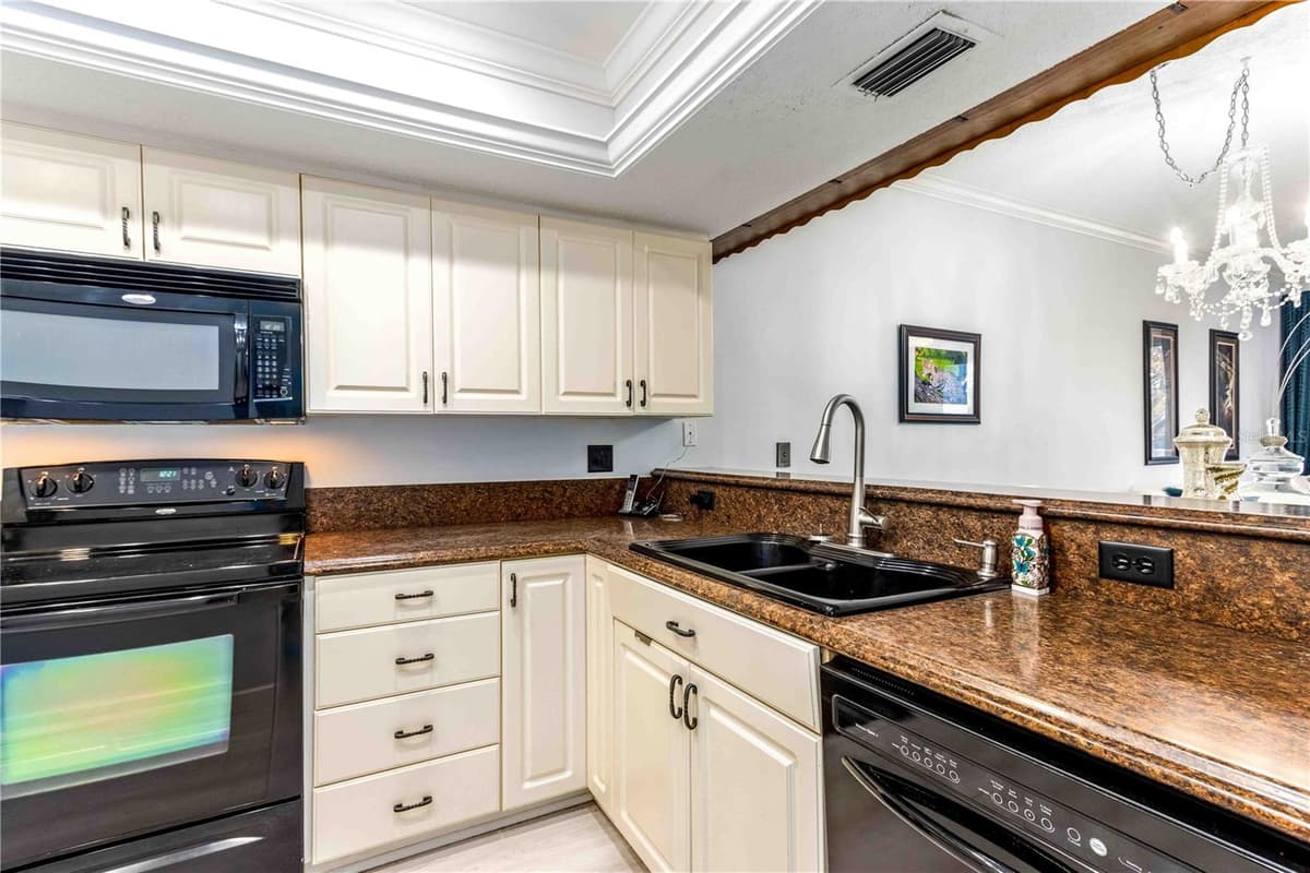 320 ISLAND WAY — photo 13 of 45