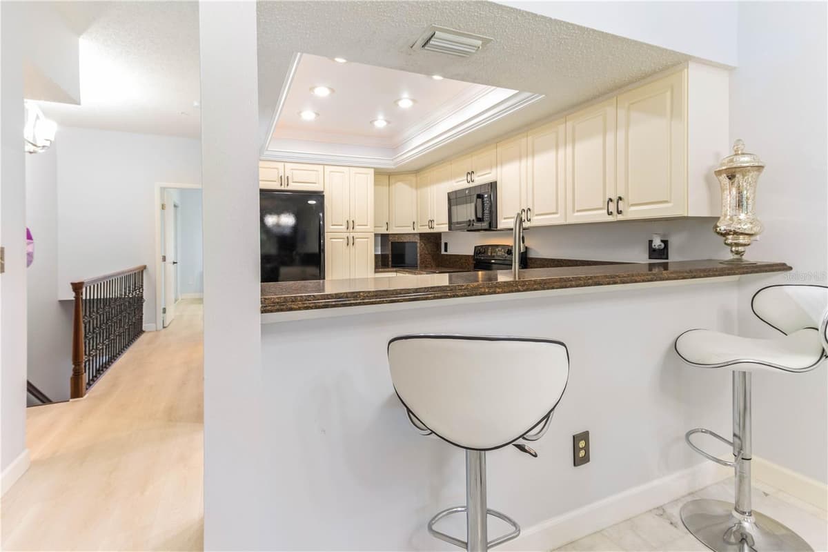320 ISLAND WAY — photo 11 of 45