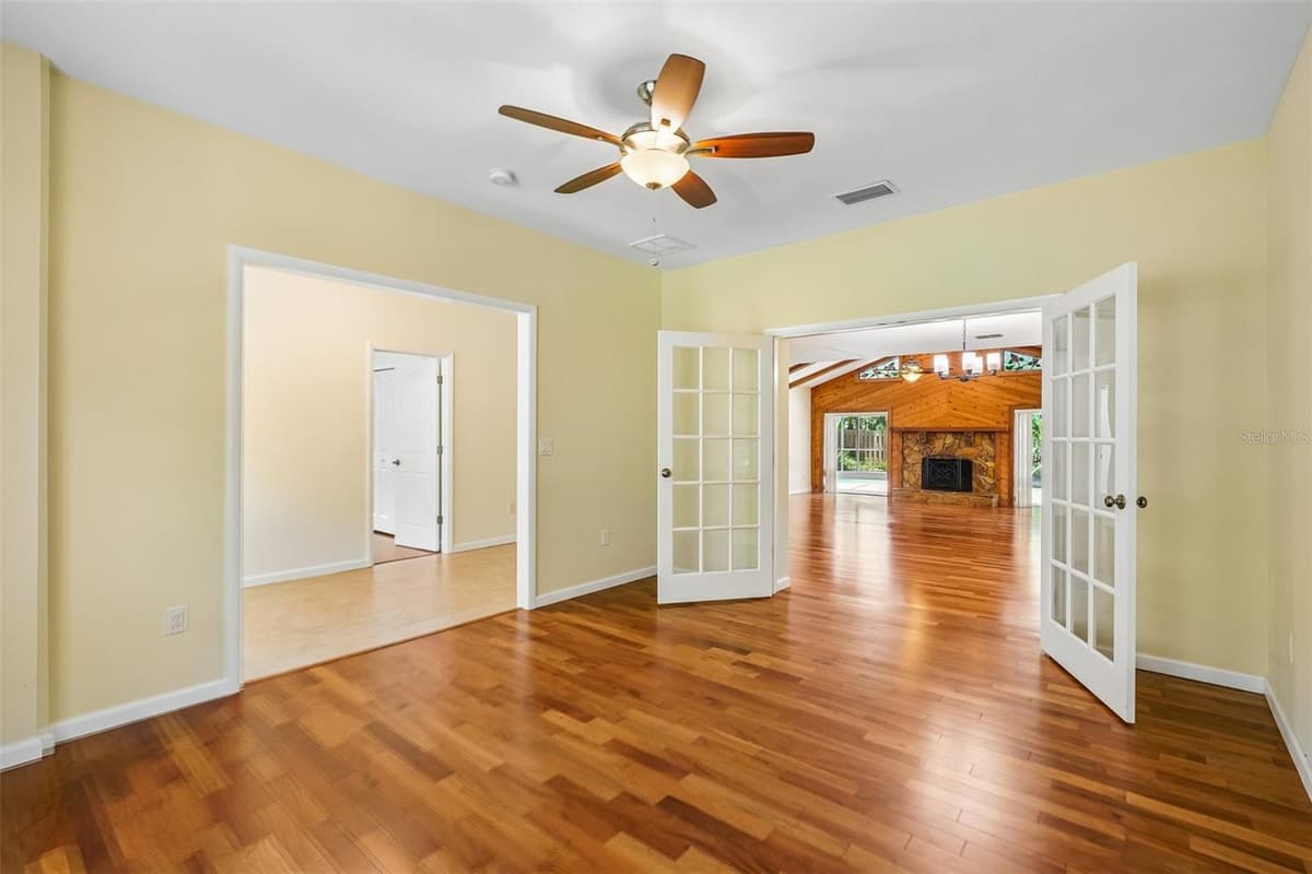 818 VILLAGE WAY — photo 13 of 49