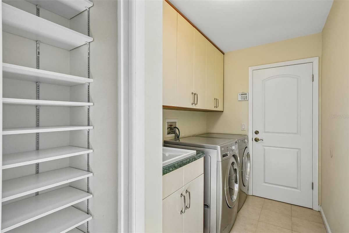 818 VILLAGE WAY — photo 15 of 49
