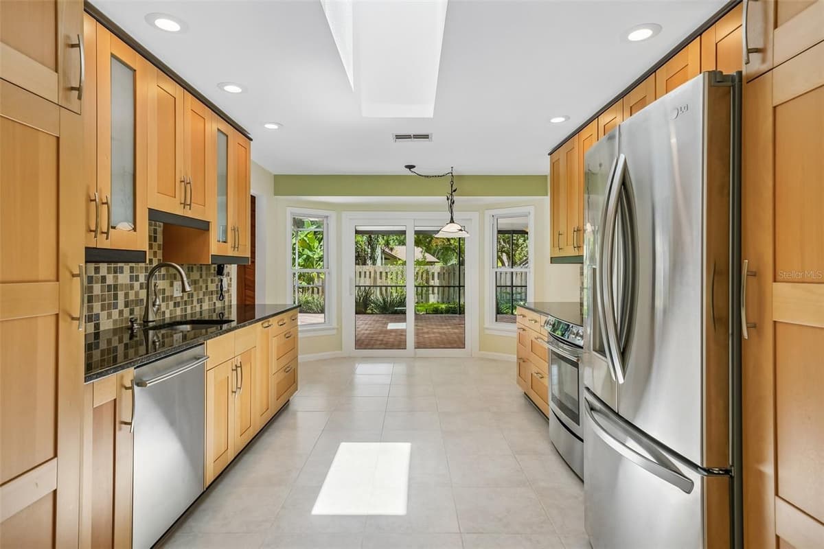 818 VILLAGE WAY — photo 9 of 49