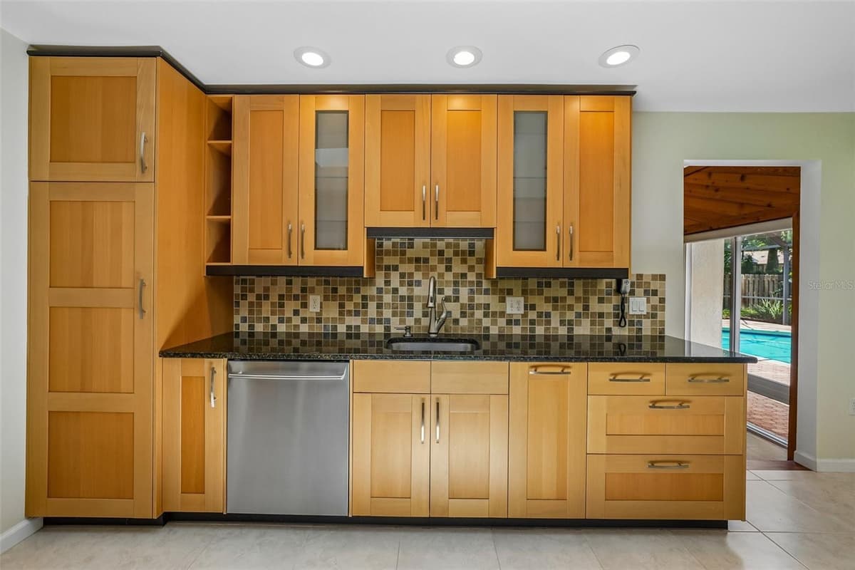 818 VILLAGE WAY — photo 11 of 49