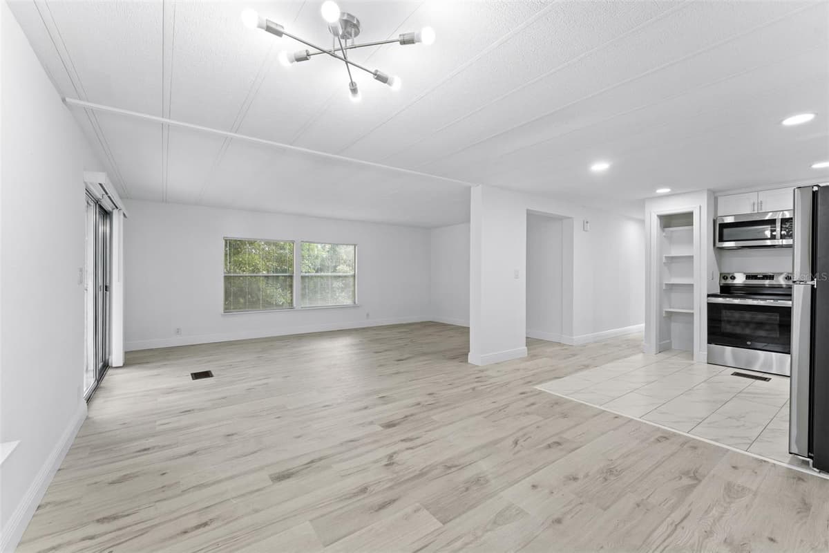 130 FLORENCE BOULEVARD — photo 5 of 21