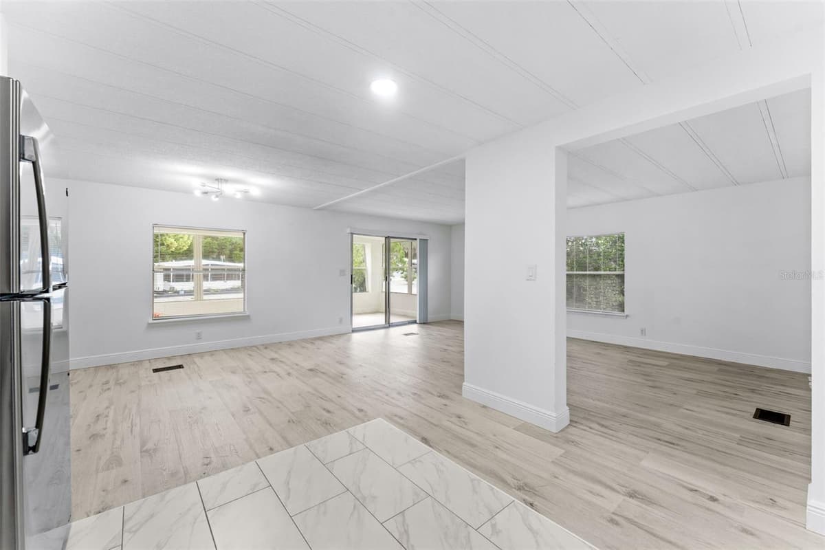 130 FLORENCE BOULEVARD — photo 4 of 21