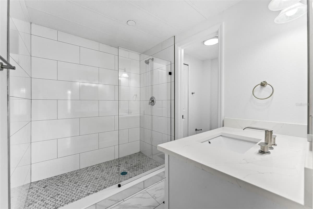 130 FLORENCE BOULEVARD — photo 14 of 21