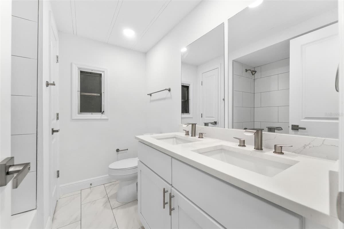 130 FLORENCE BOULEVARD — photo 10 of 21