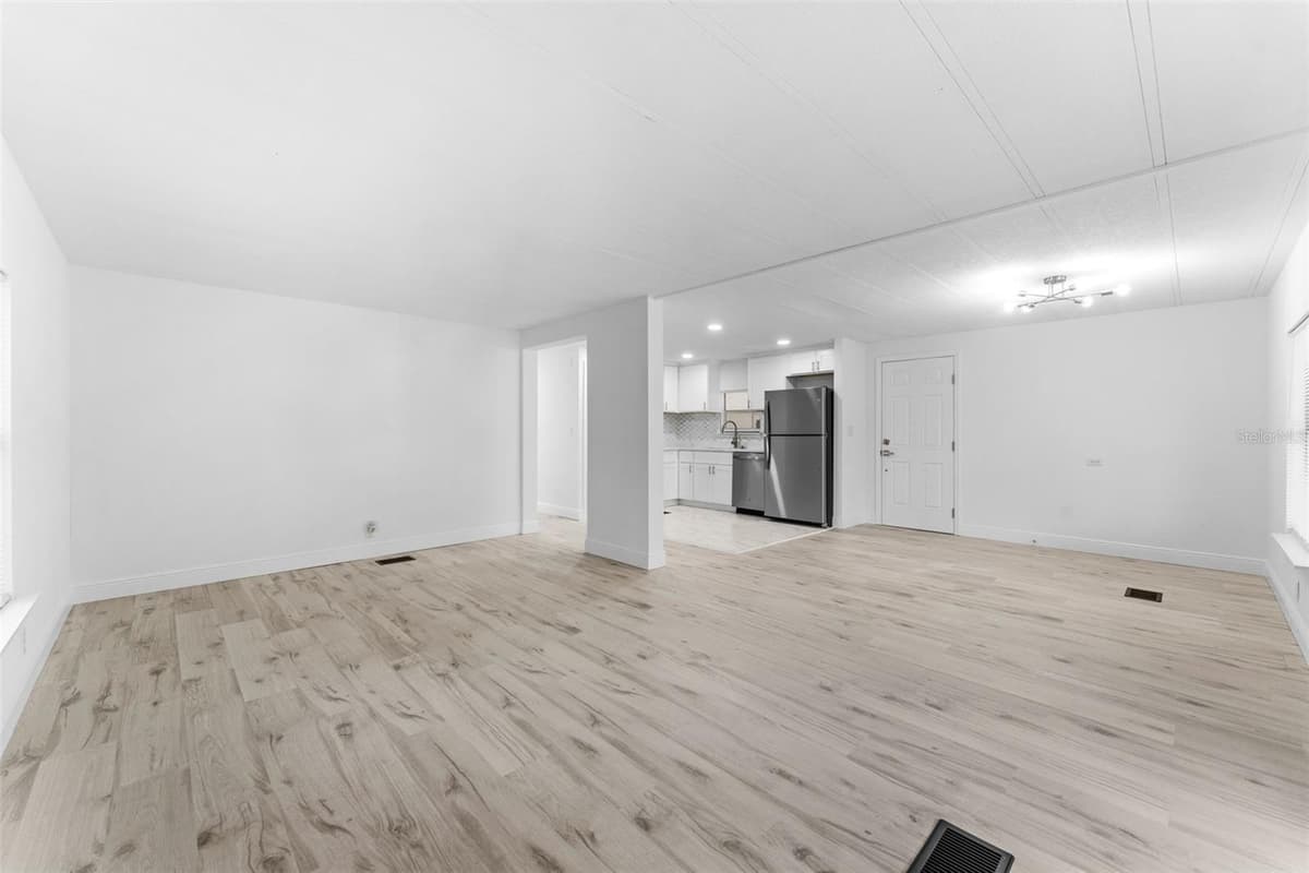 130 FLORENCE BOULEVARD — photo 6 of 21