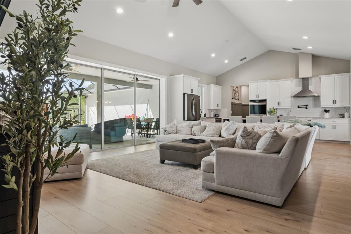 8408 WOODLEAF BOULEVARD — photo 17 of 64