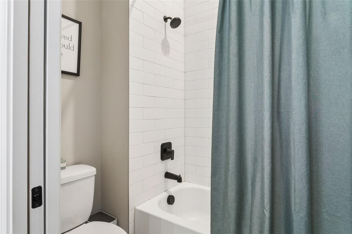 8408 WOODLEAF BOULEVARD — photo 24 of 64