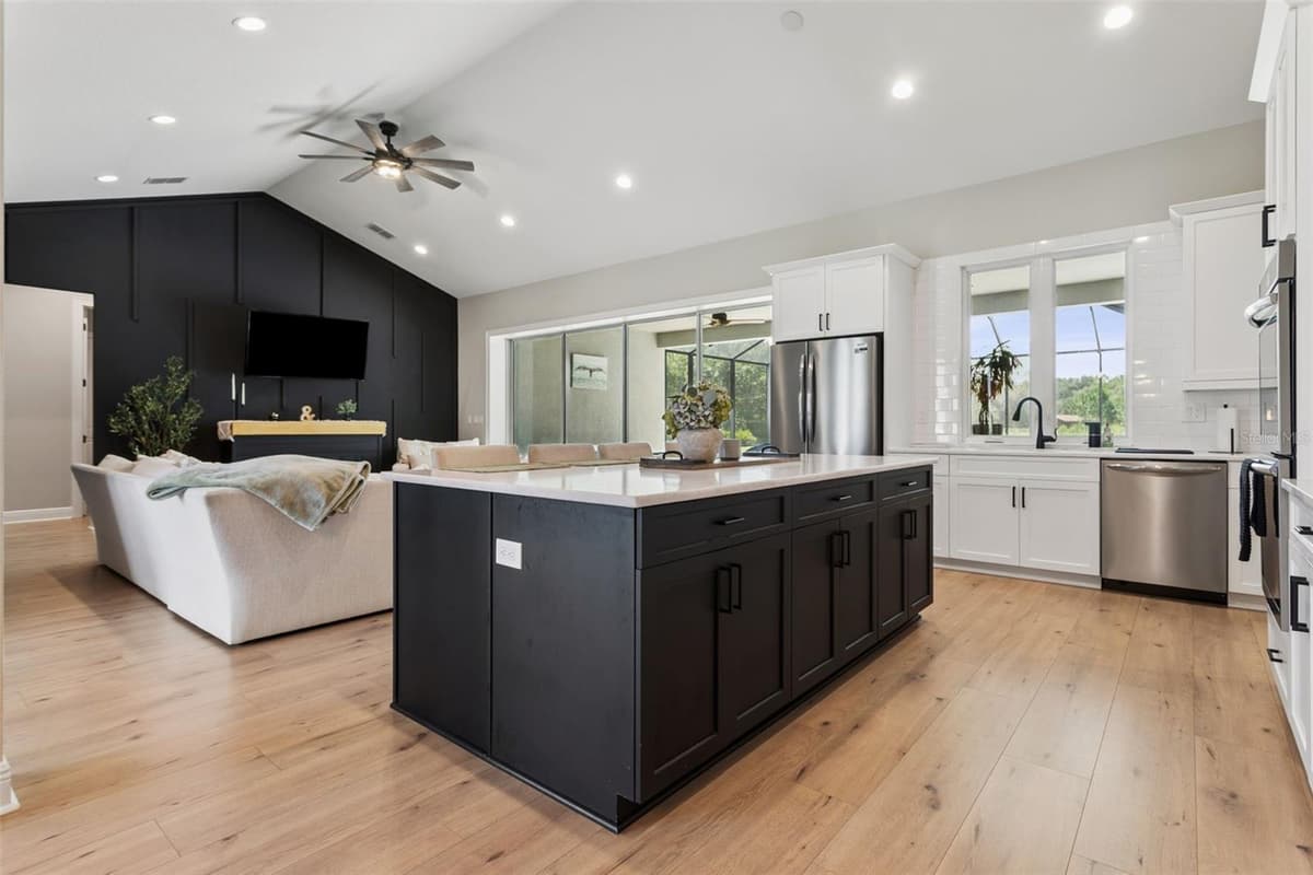 8408 WOODLEAF BOULEVARD — photo 10 of 64