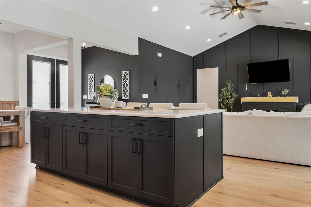 8408 WOODLEAF BOULEVARD — photo 11 of 64