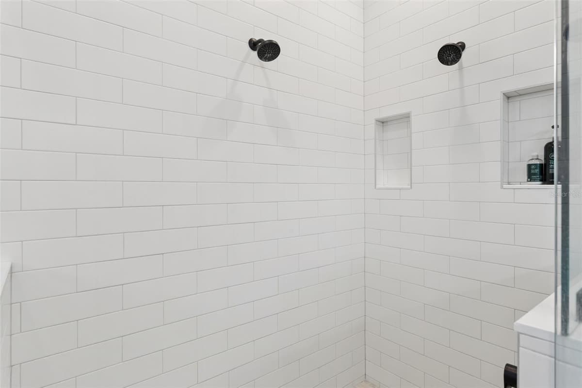 8408 WOODLEAF BOULEVARD — photo 33 of 64