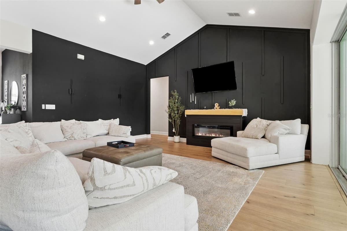 8408 WOODLEAF BOULEVARD — photo 12 of 64
