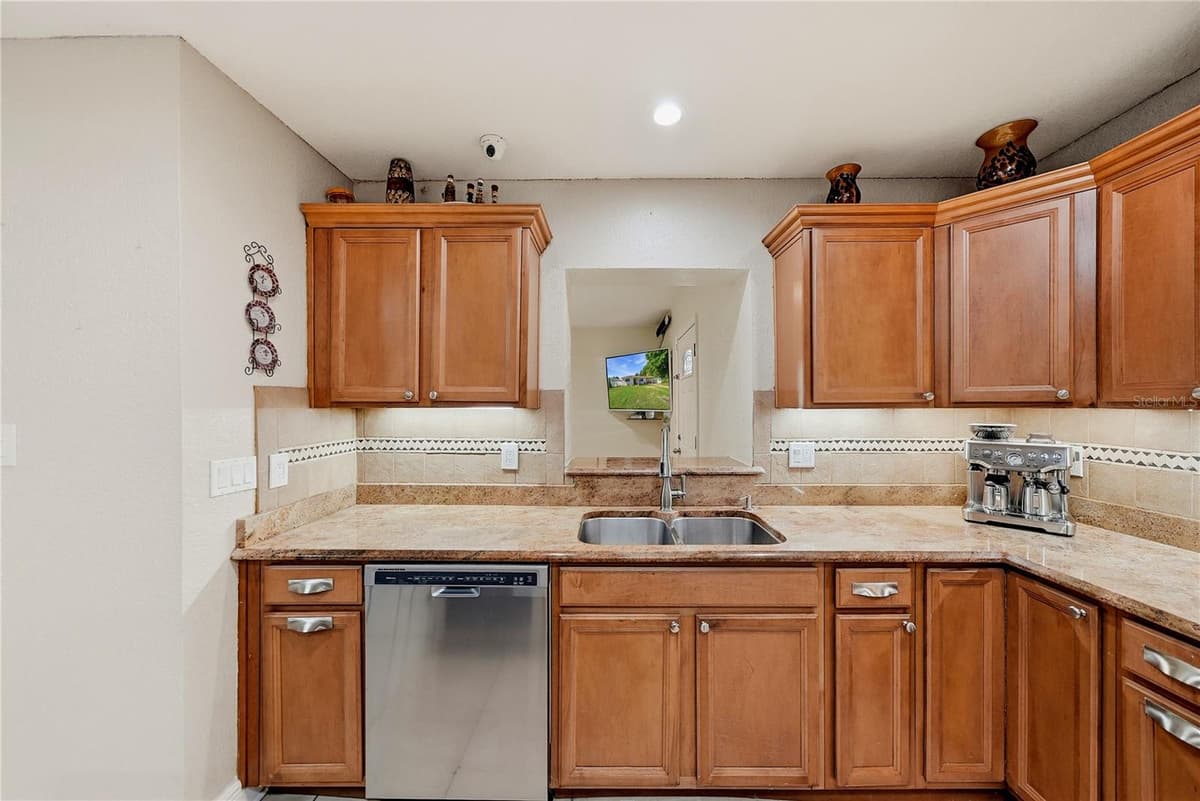 3006 SAINT CONRAD STREET — photo 19 of 67