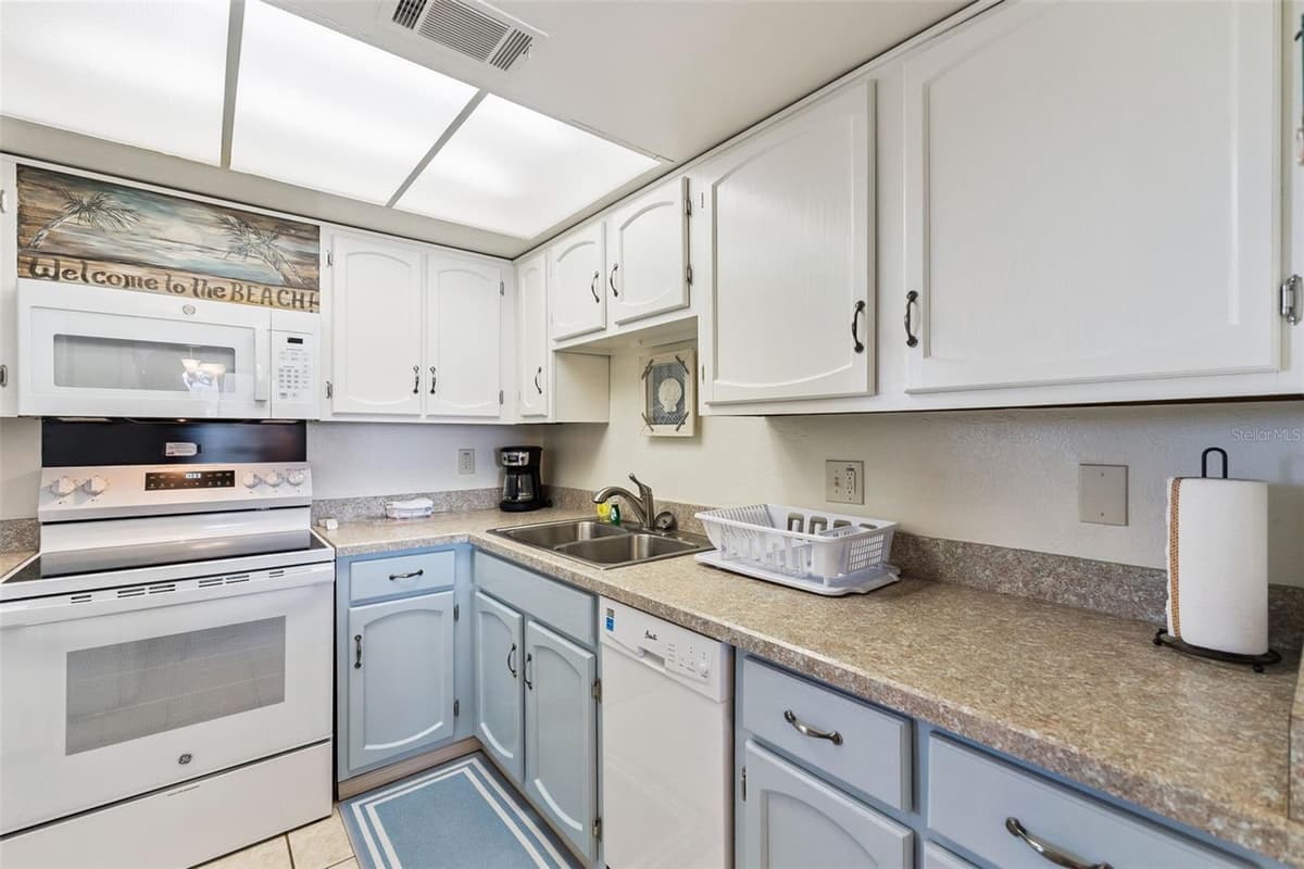 4175 ATLANTIC AVENUE — photo 16 of 41