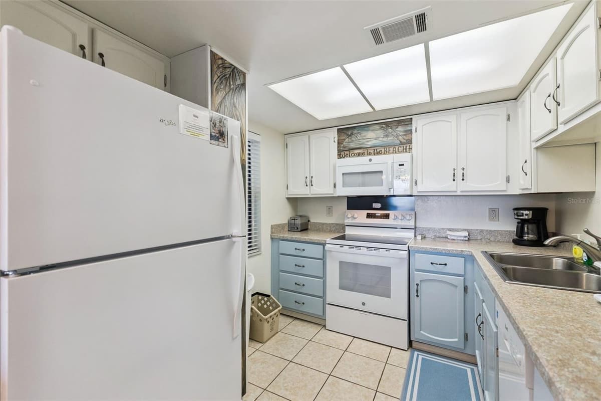 4175 ATLANTIC AVENUE — photo 17 of 41