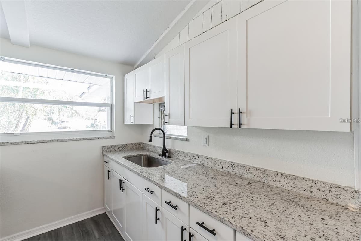 403 PINEWOOD AVENUE — photo 6 of 12