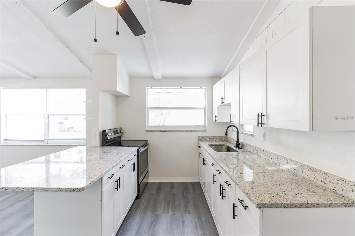 403 PINEWOOD AVENUE — photo 8 of 12