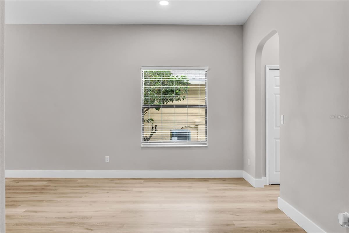 563 LAKE DAVENPORT CIRCLE — photo 14 of 48