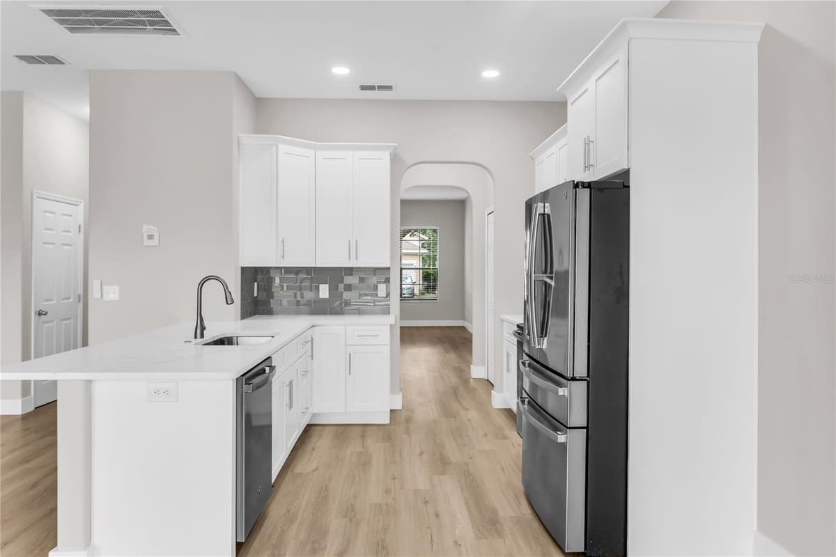 563 LAKE DAVENPORT CIRCLE — photo 7 of 48