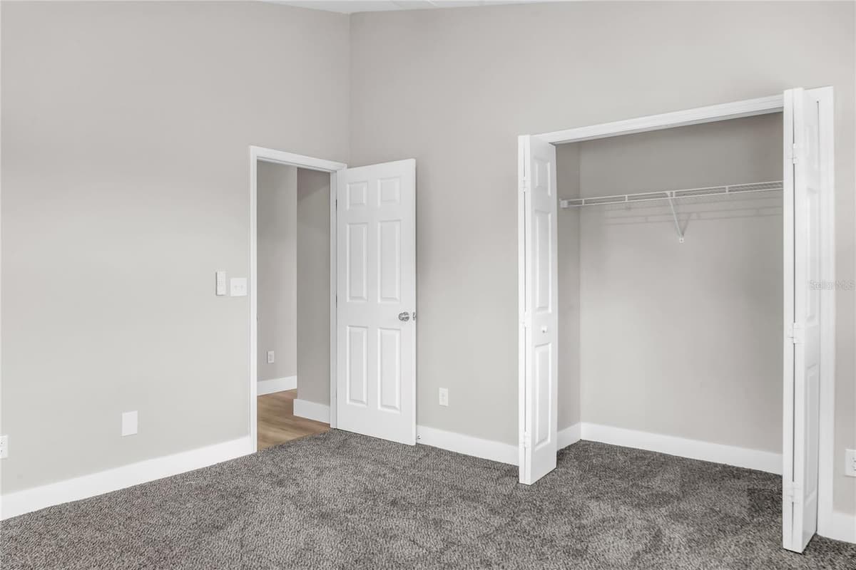 563 LAKE DAVENPORT CIRCLE — photo 37 of 48