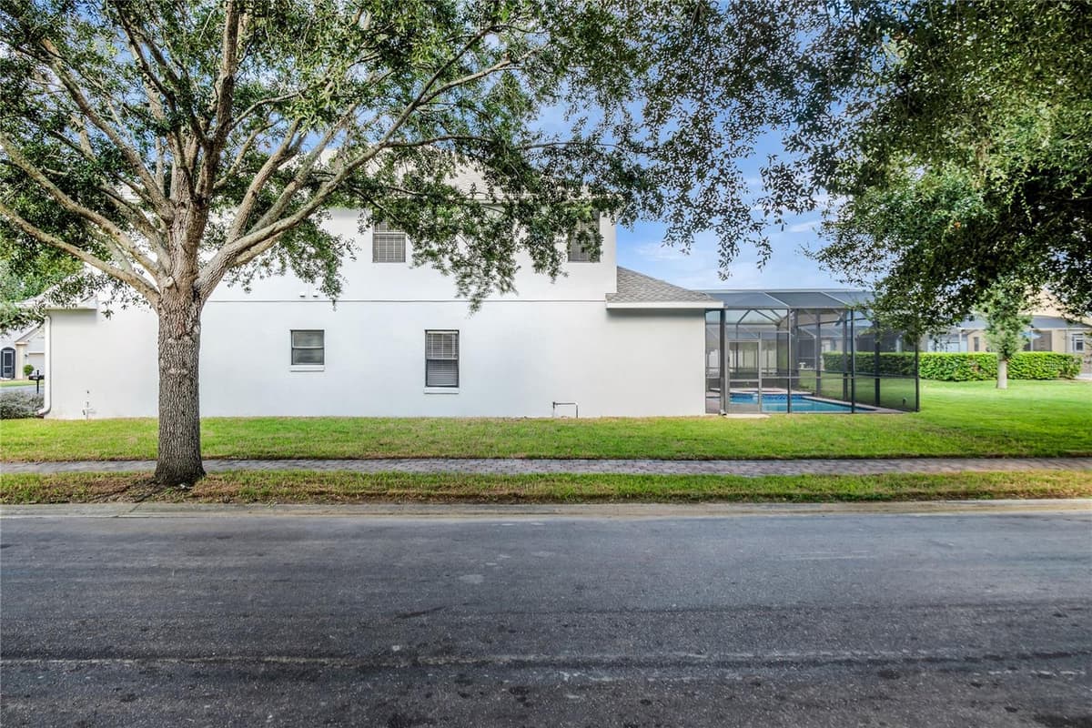 563 LAKE DAVENPORT CIRCLE — photo 44 of 48
