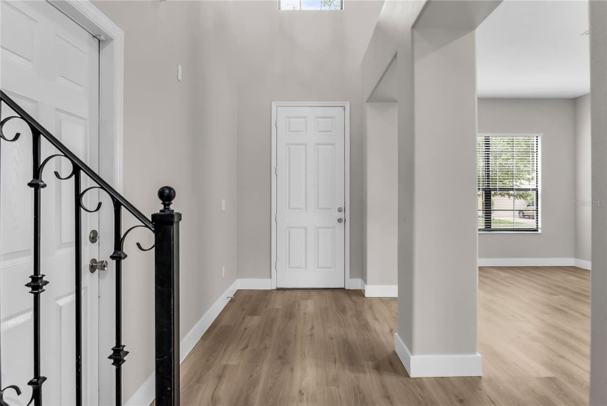 563 LAKE DAVENPORT CIRCLE — photo 19 of 48