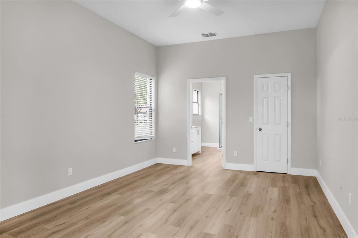 563 LAKE DAVENPORT CIRCLE — photo 20 of 48