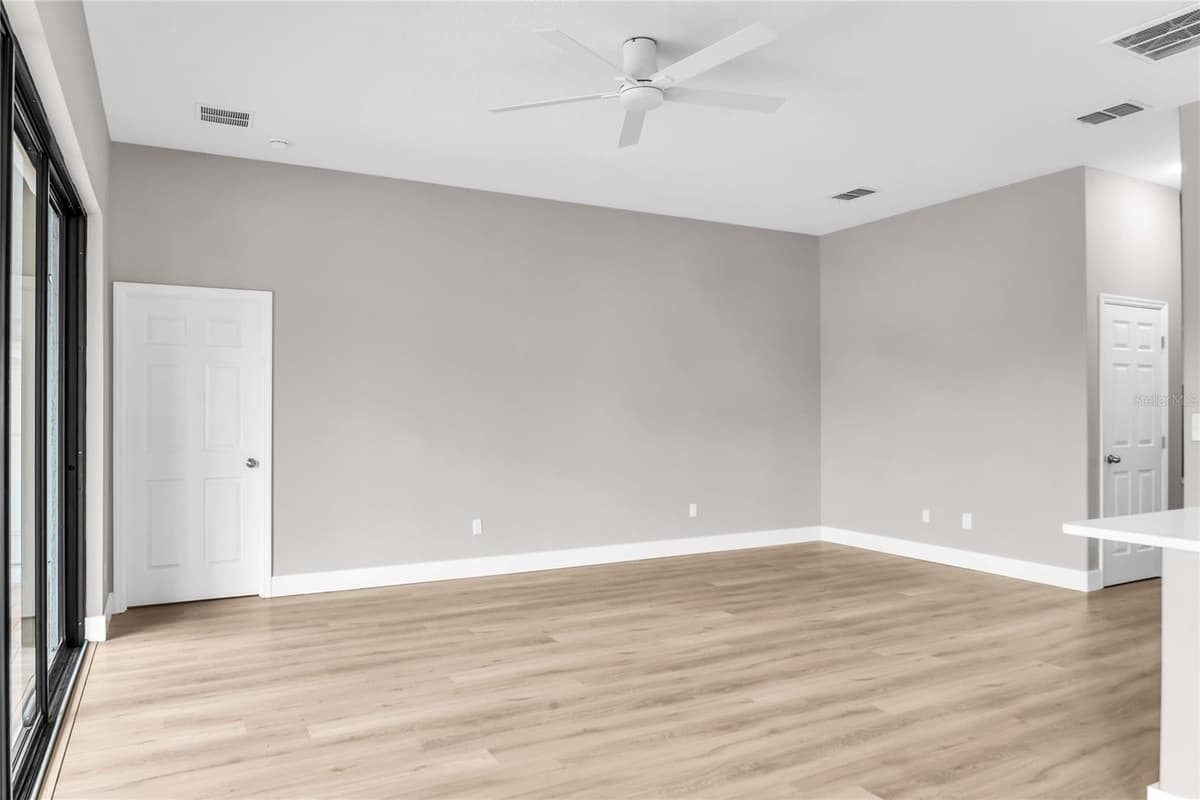 563 LAKE DAVENPORT CIRCLE — photo 12 of 48
