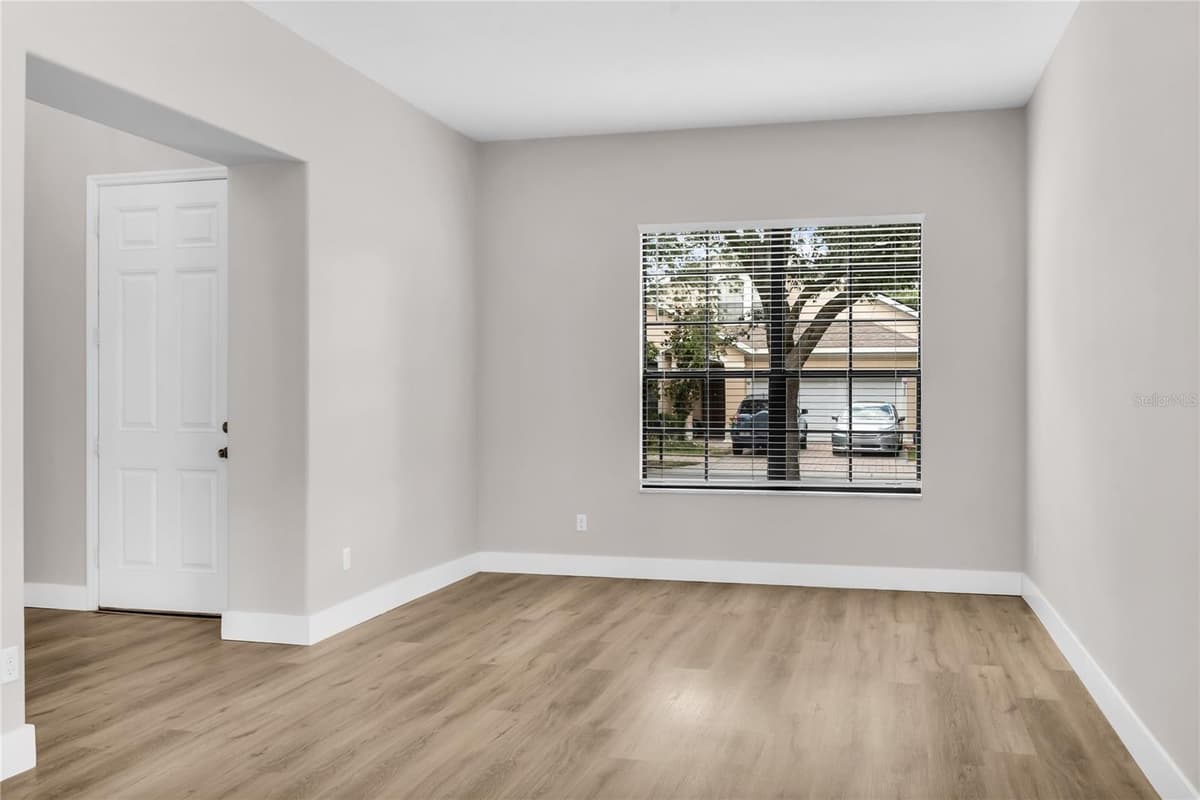 563 LAKE DAVENPORT CIRCLE — photo 15 of 48