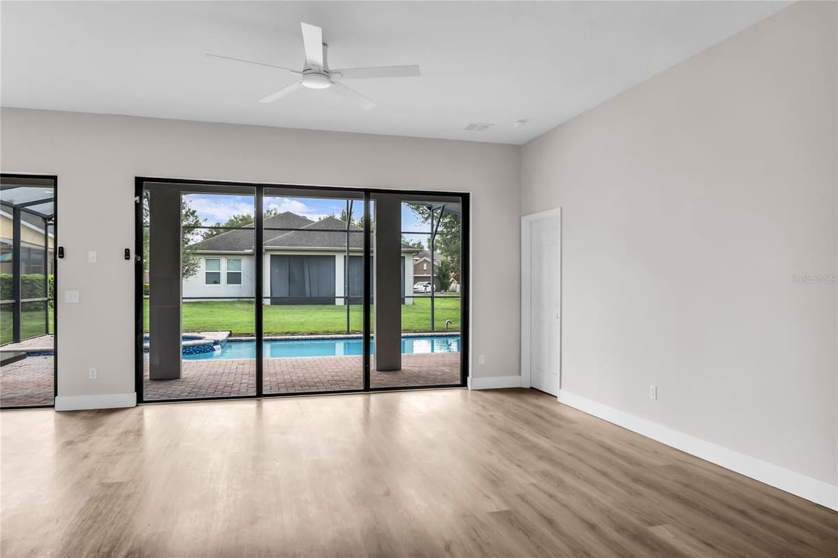 563 LAKE DAVENPORT CIRCLE — photo 11 of 48