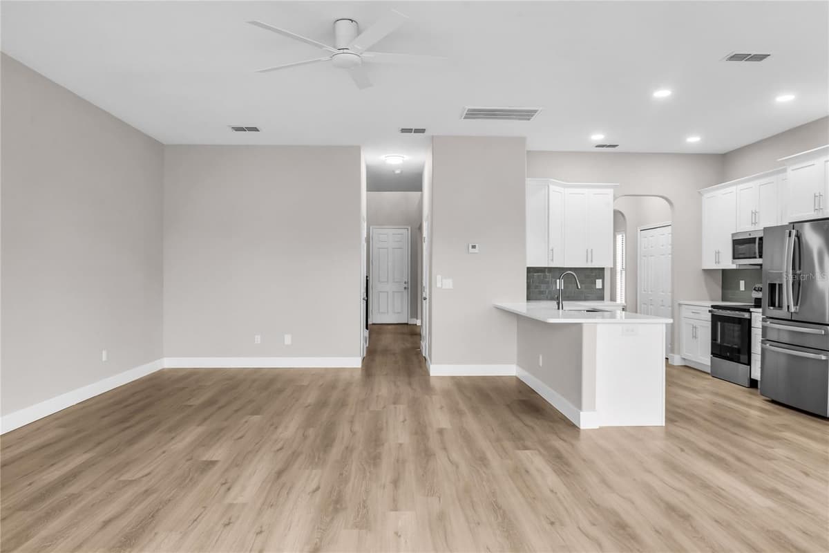 563 LAKE DAVENPORT CIRCLE — photo 8 of 48