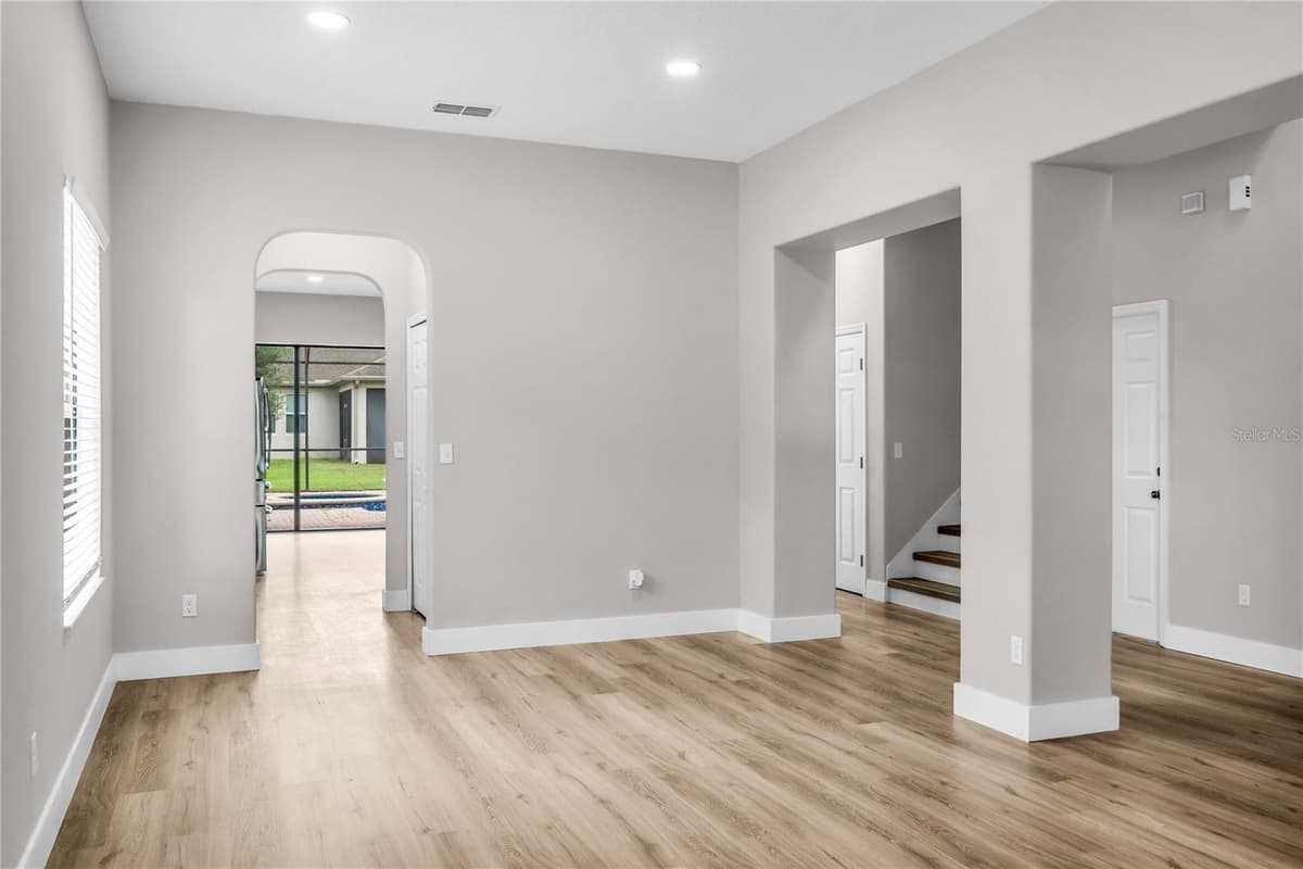 563 LAKE DAVENPORT CIRCLE — photo 13 of 48