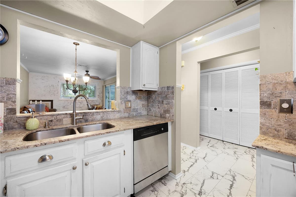 1001 PINE ISLE LANE — photo 5 of 34