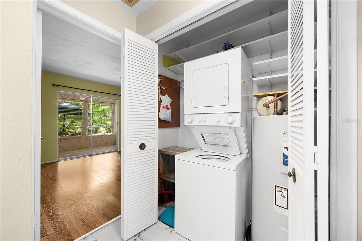 1001 PINE ISLE LANE — photo 10 of 34
