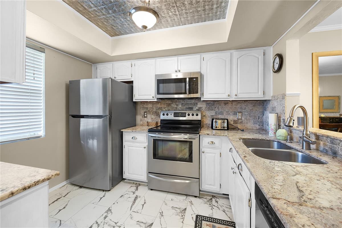 1001 PINE ISLE LANE — photo 3 of 34