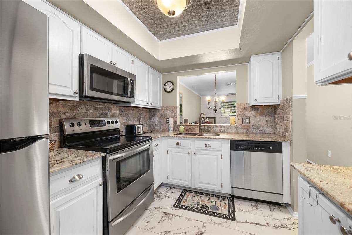 1001 PINE ISLE LANE — photo 4 of 34