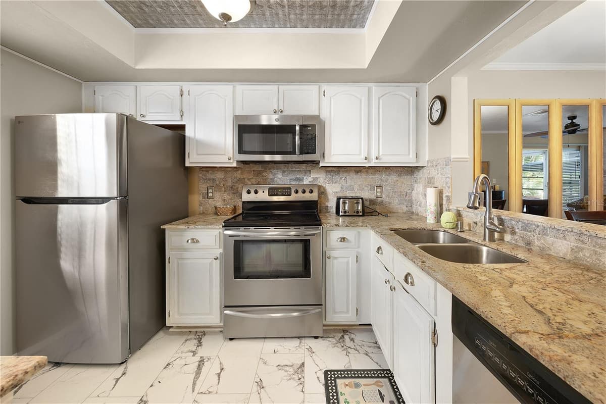 1001 PINE ISLE LANE — photo 7 of 34