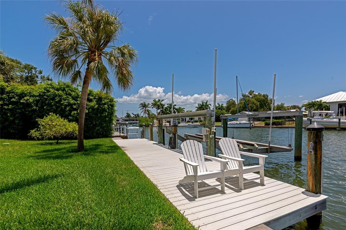 7631 COVE TERRACE — photo 43 of 48