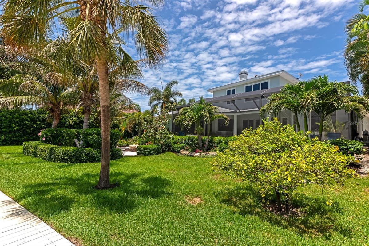 7631 COVE TERRACE — photo 42 of 48