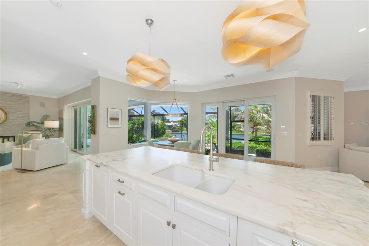 7631 COVE TERRACE — photo 18 of 48