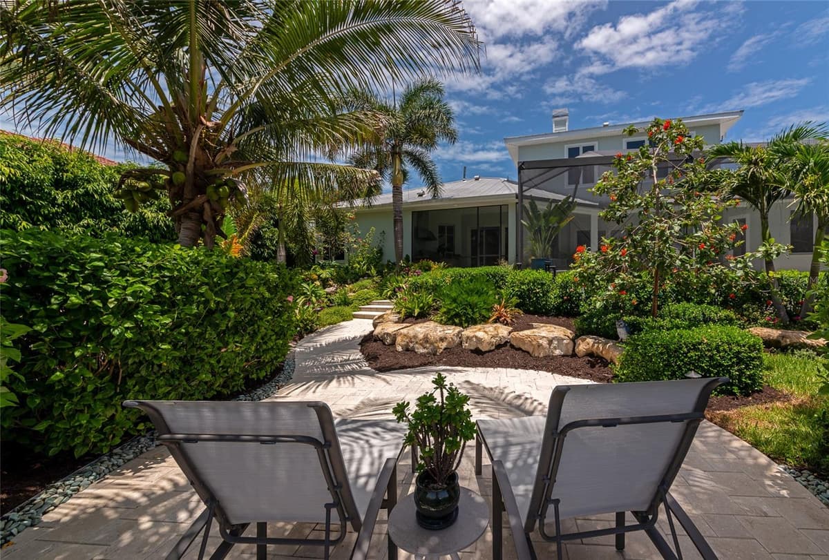 7631 COVE TERRACE — photo 4 of 48