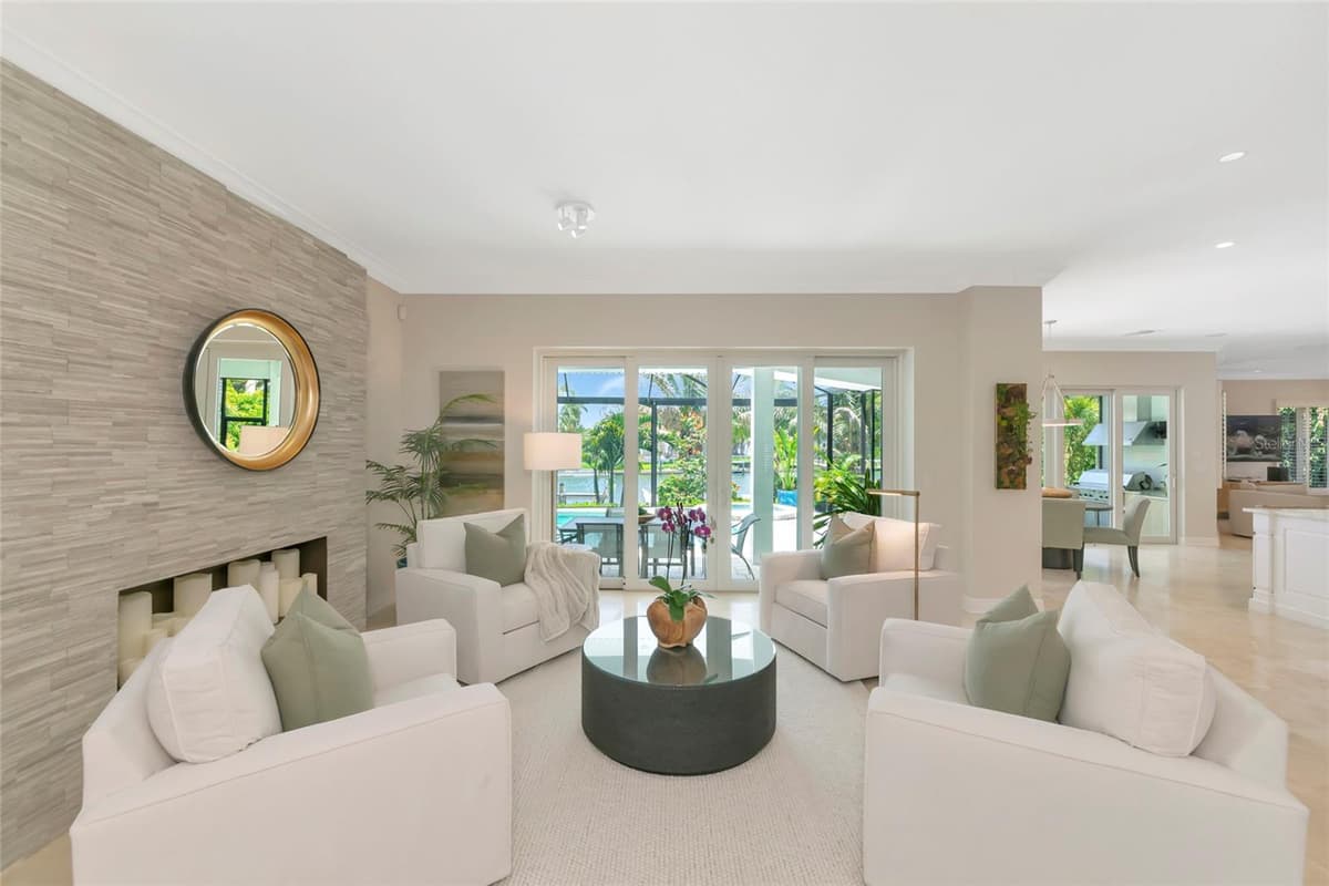 7631 COVE TERRACE — photo 7 of 48