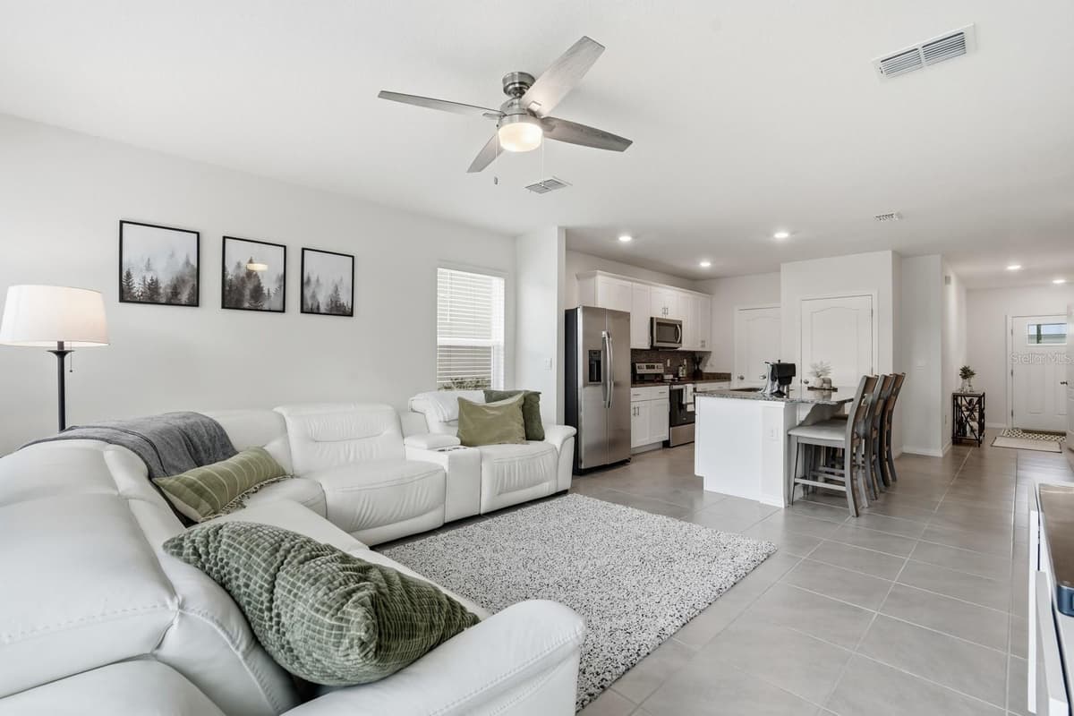 60 BELLA LAGO CIRCLE — photo 17 of 39