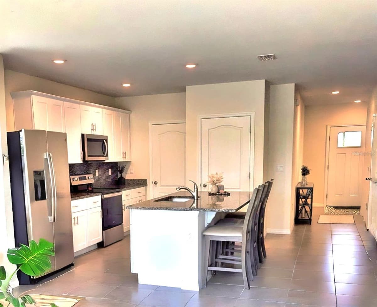 60 BELLA LAGO CIRCLE — photo 9 of 39
