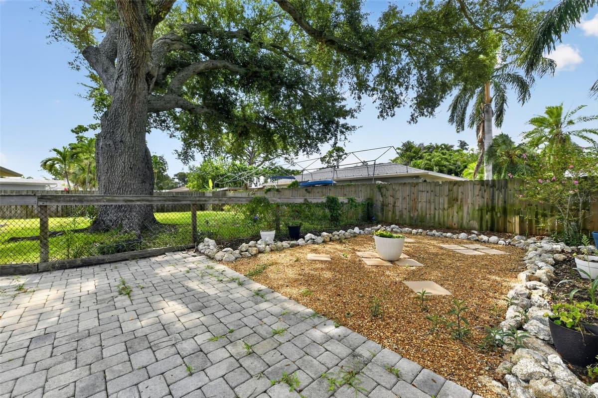 7207 14TH AVENUE — photo 4 of 21