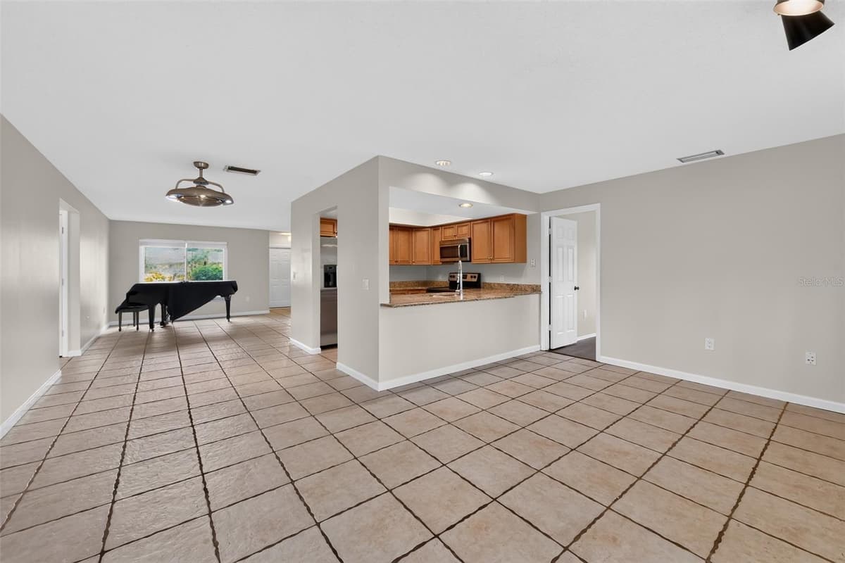 7207 14TH AVENUE — photo 6 of 21
